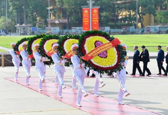 Lãnh đạo Đảng, Nhà nước vào vào Lăng viếng Chủ tịch Hồ Chí Minh