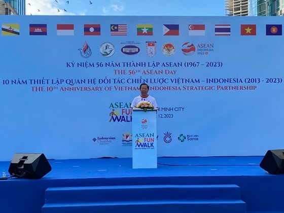 Chủ tịch UBND TPHCM Phan Văn Mãi phát biểu tại ASEAN Fun Walk 2023