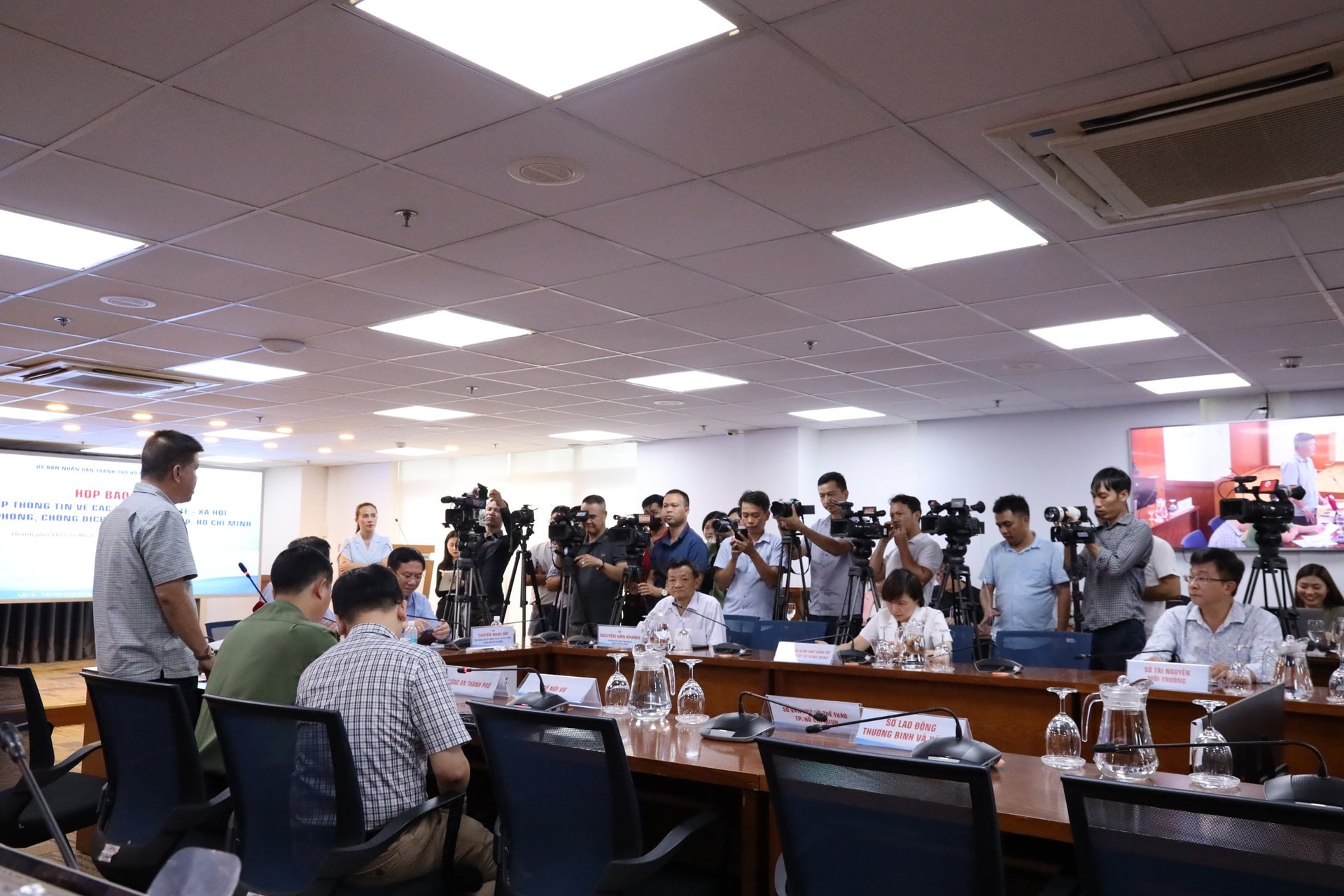 Thông tin về các vấn đề kinh tế - xã hội và công tác phòng, chống dịch tại TPHCM đến ngày 26/10