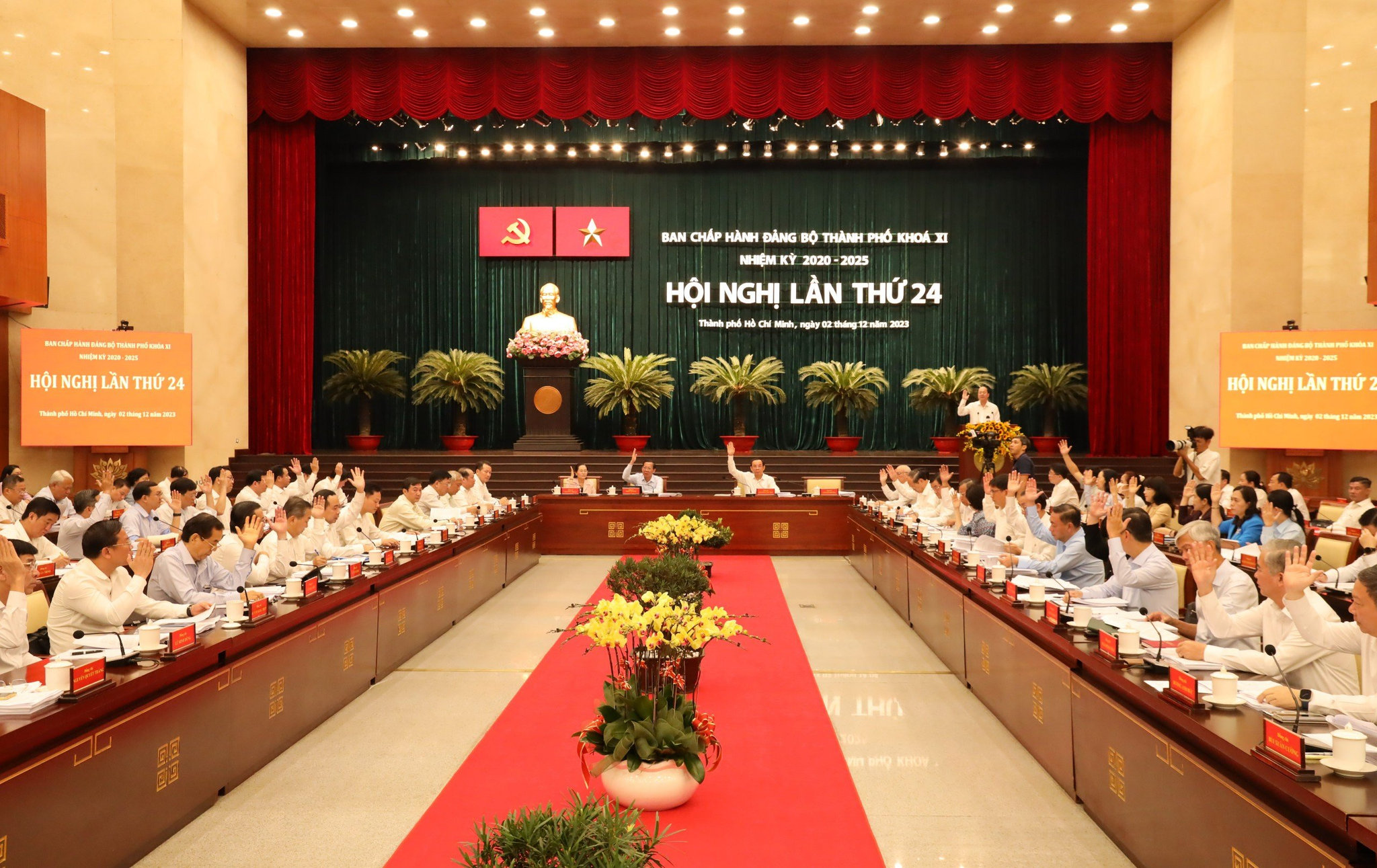 Hội nghị Thành ủy lần thứ 24 thảo luận nhiều vấn đề lớn, quan trọng