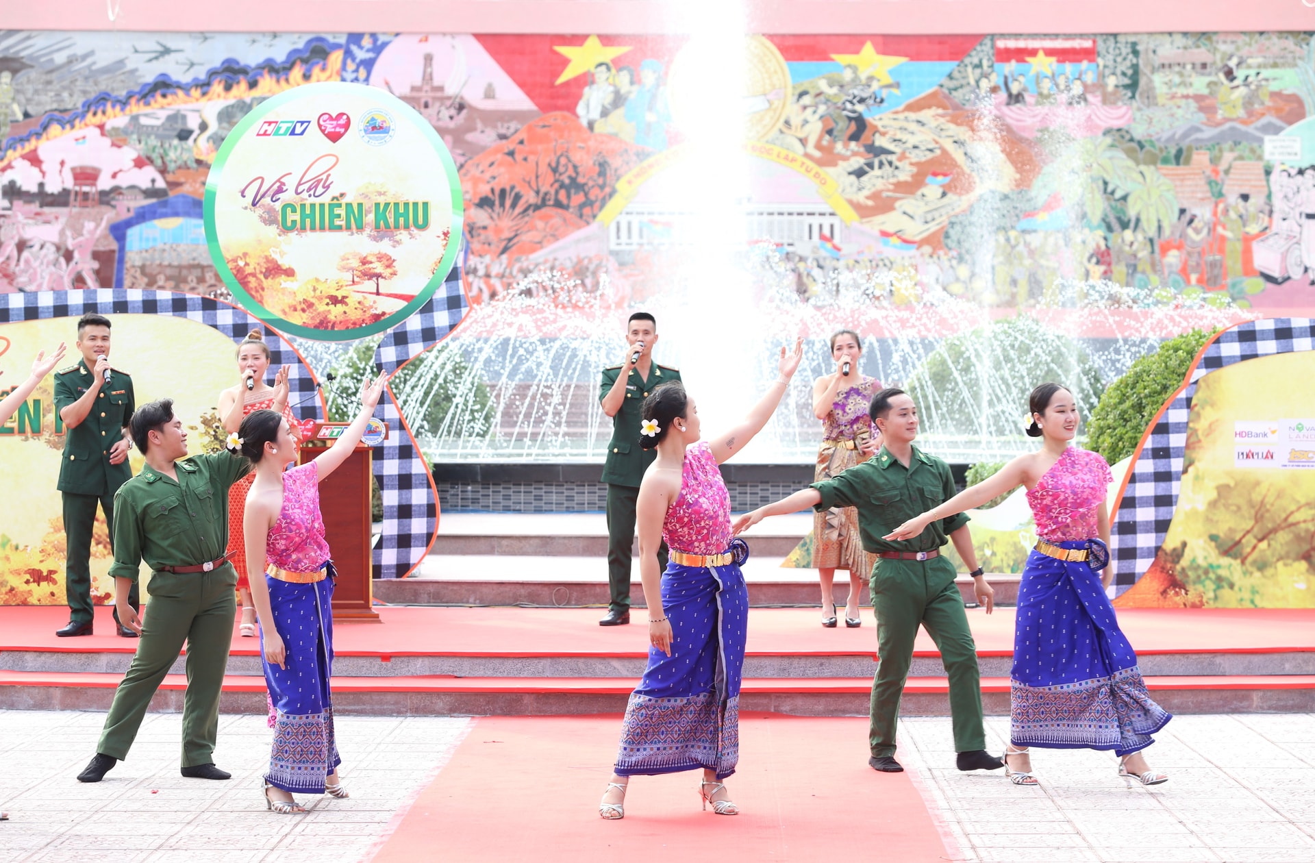 Chương trình nghệ thuật mở màn hoạt động
