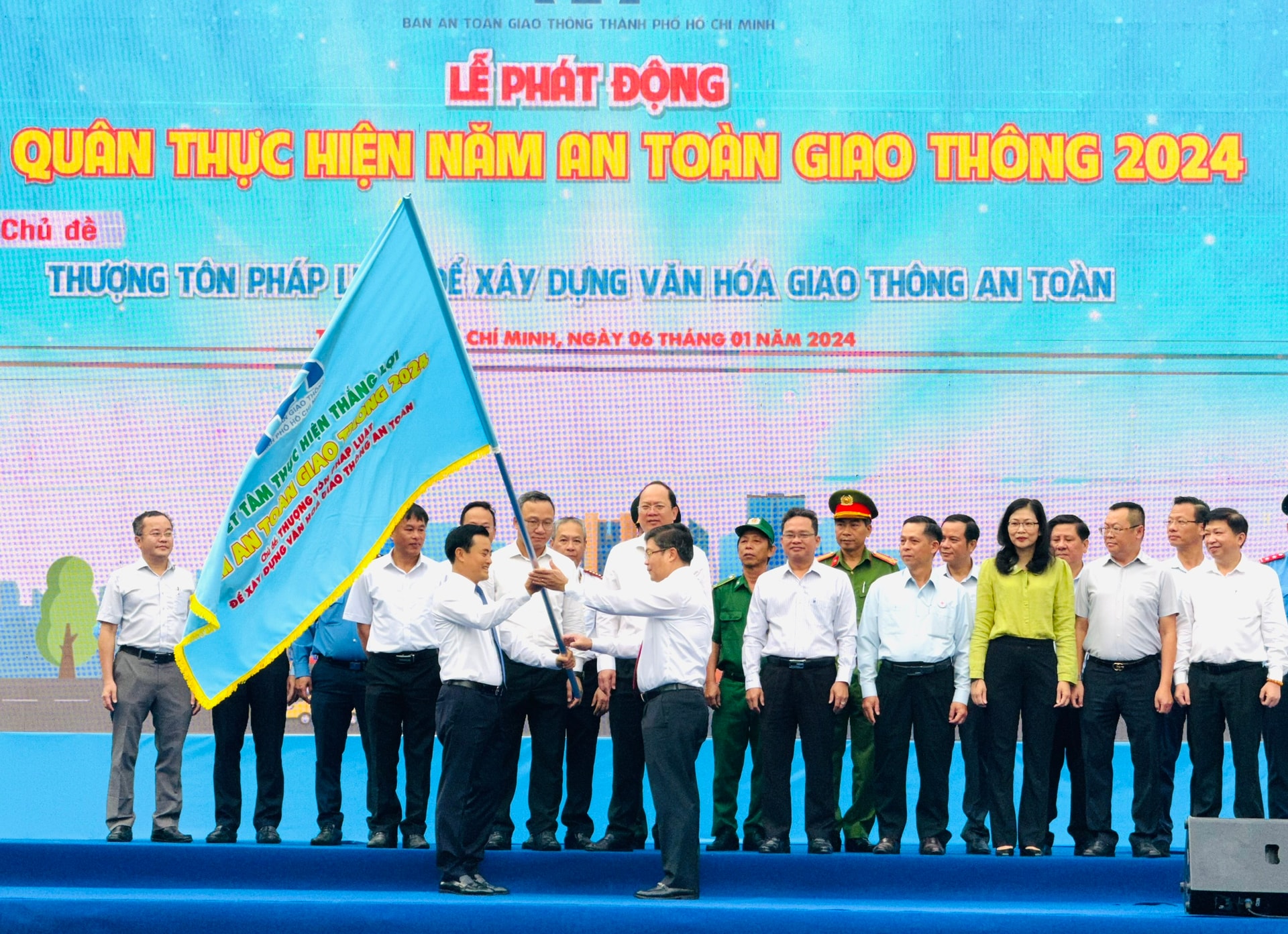 Lãnh đạo TPHCM phát động năm an toàn giao thông 2024 với chủ đề “Thượng tôn pháp luật để xây dựng văn hóa giao thông an toàn”