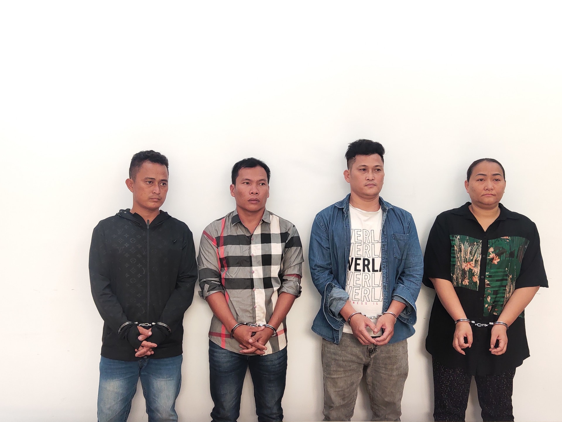 Khởi tố và bắt tạm giam bốn đối tượng liên quan đến vụ án “Vi phạm quy định về khai thác tài nguyên”