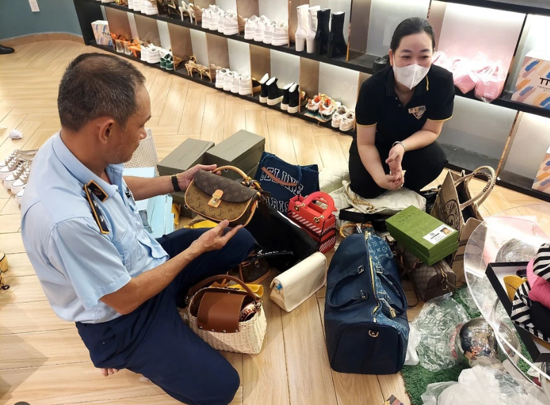 Mua hàng dỏm trên mạng, phản ánh ở đâu?