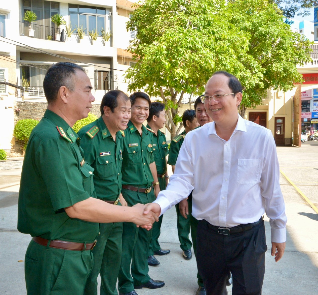 Đoàn thăm, chúc tết Bộ Chỉ huy Bộ đội Biên phòng TPHCM. Ảnh: CAO THĂNG