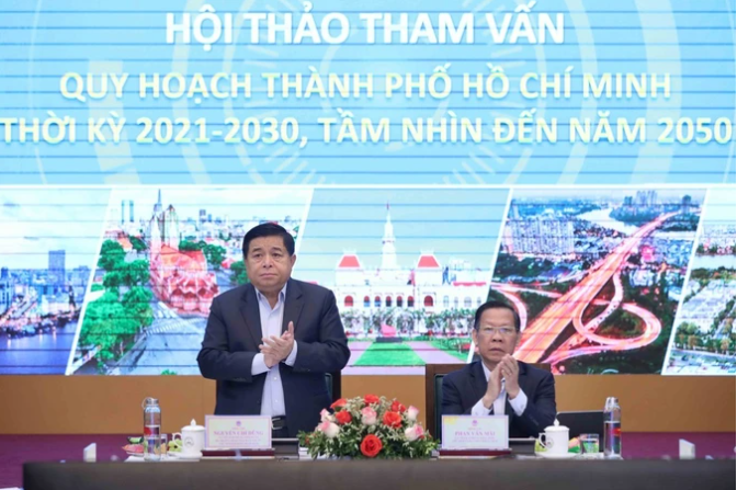 Bộ trưởng Bộ KH-ĐT Nguyễn Chí Dũng và Chủ tịch UBND TPHCM Phan Văn Mãi đồng chủ trì hội thảo