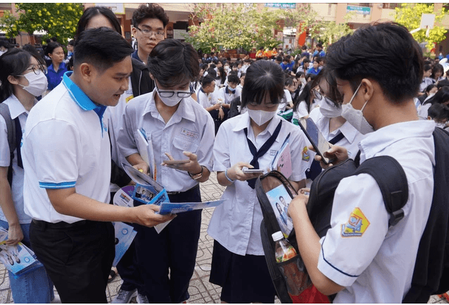 Học sinh TP HCM tìm hiểu các ngành đào tạo của các trường nghề tại TP HCM