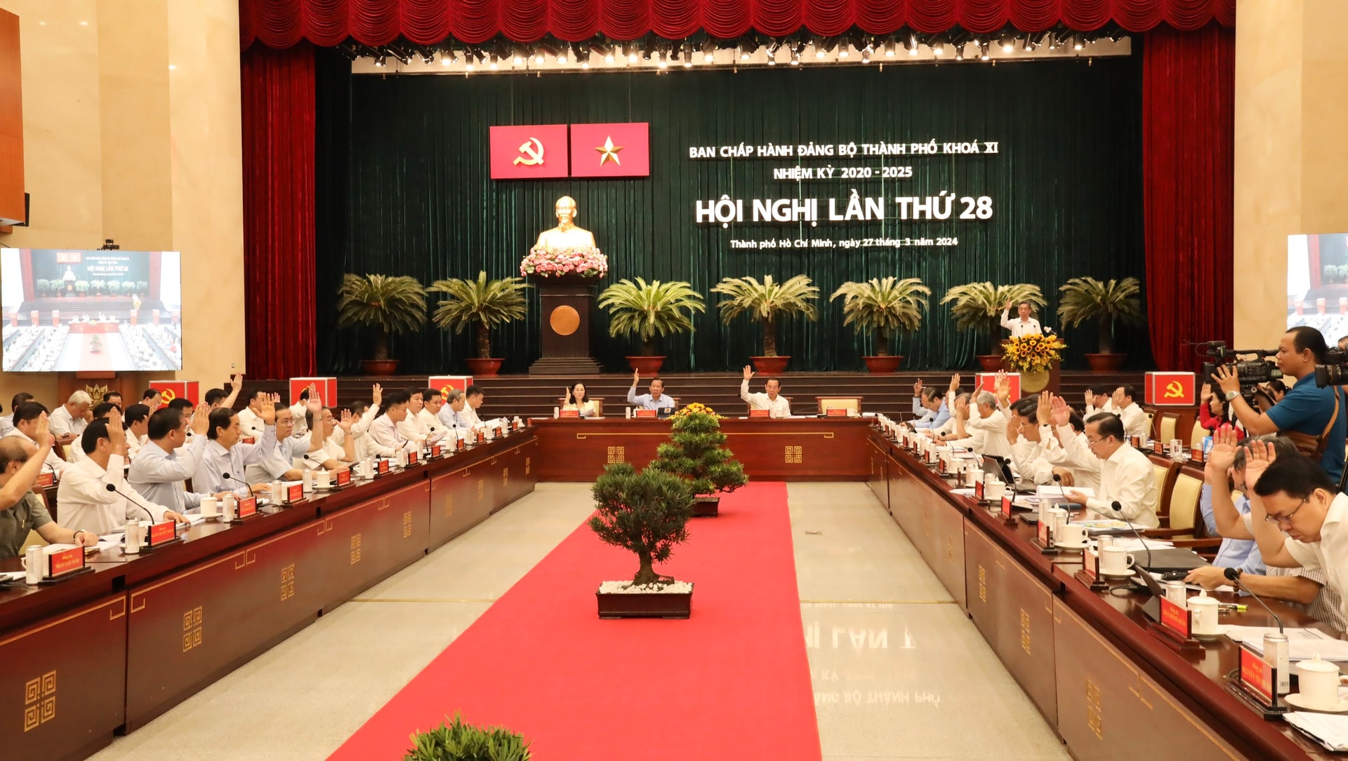 Thông cáo báo chí: Kết quả Hội nghị Ban Chấp hành Đảng bộ TPHCM khóa XI mở rộng lần thứ 28