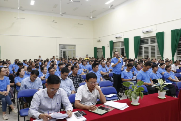 Hơn 200 người dân tham gia đối thoại