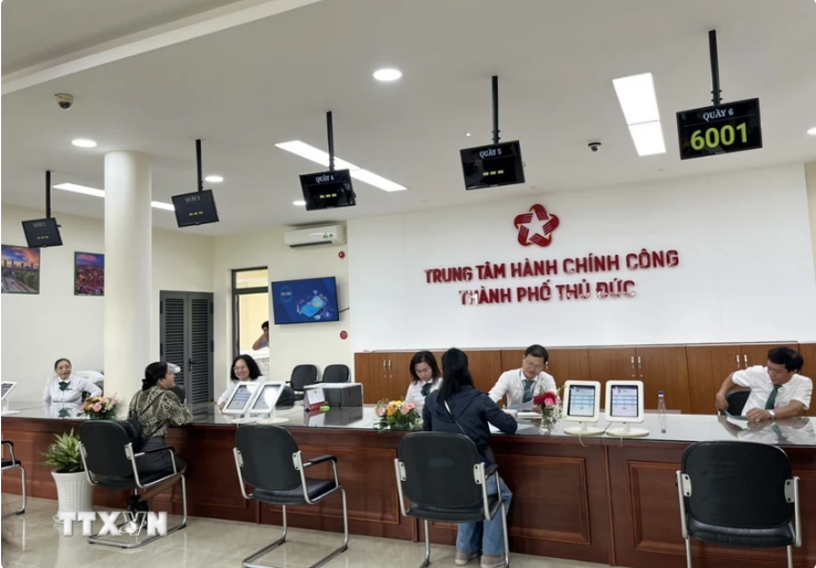 Khu vực giải quyết thủ tục hành chính Trung tâm hành chính công thành phố Thủ Đức. (Ảnh: Hoàng Tuyết/TTXVN)