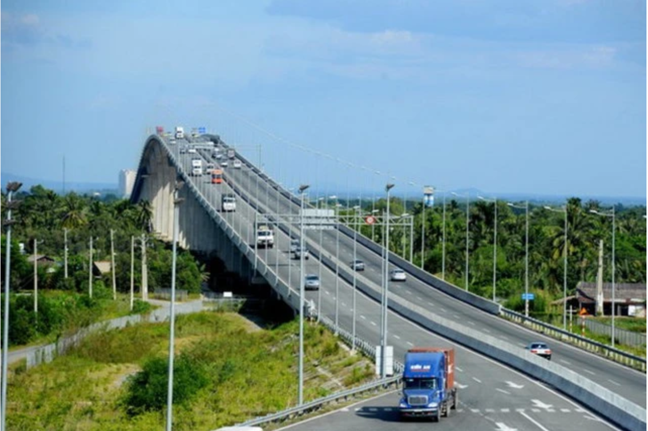 Cầu Long Thành trên tuyến đường cao tốc TPHCM - Long Thành