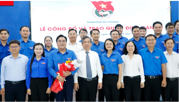 Phó Bí thư Thành ủy TPHCM Nguyễn Phước Lộc cùng các đại biểu dự buổi lễ. Ảnh: NGÔ BÌNH