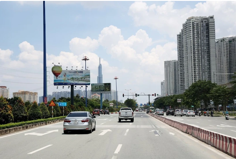 Đại lộ Võ Nguyên Giáp, tuyến đường huyết mạch chạy qua thành phố Thủ Đức (Thành phố Hồ Chí Minh). (Ảnh: Hồng Đạt/TTXVN)