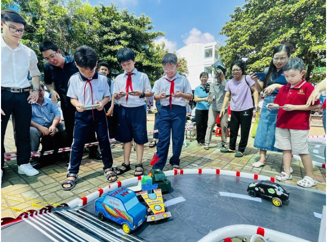 Học sinh tiểu học tại quận 8, TP.HCM trong hoạt động