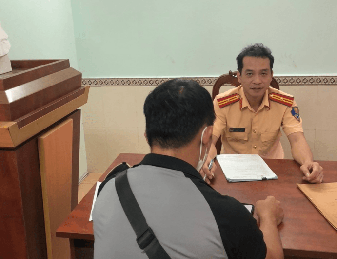 CSGT TPHCM làm việc với ông B.