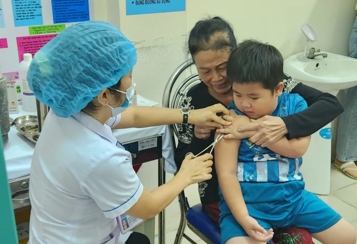 Sau 10 ngày, TPHCM thực hiện được 28.229 mũi vaccine phòng sởi