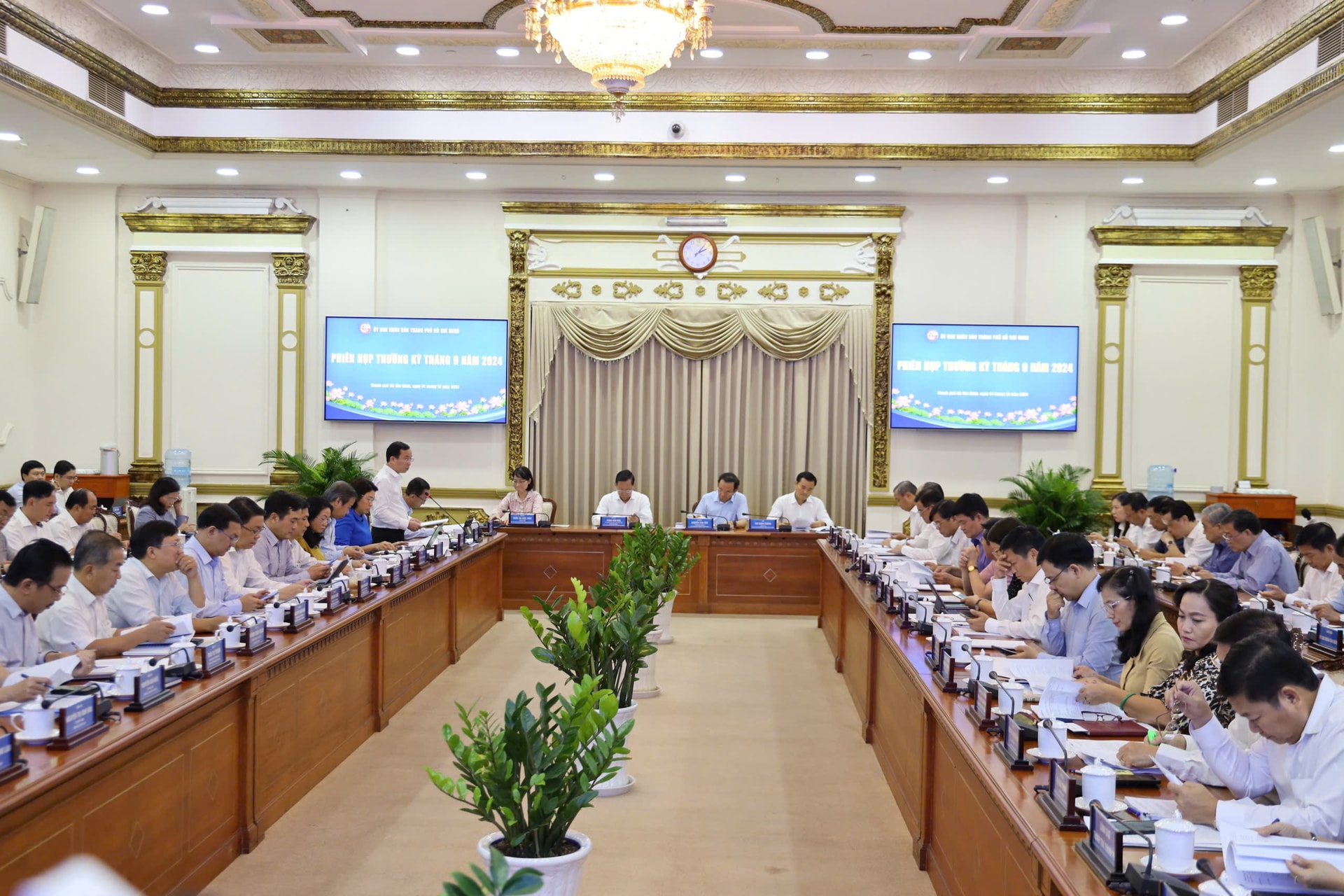 [Ảnh] Phiên họp tình hình kinh tế - xã hội TP. HCM thường kỳ tháng 9/2024