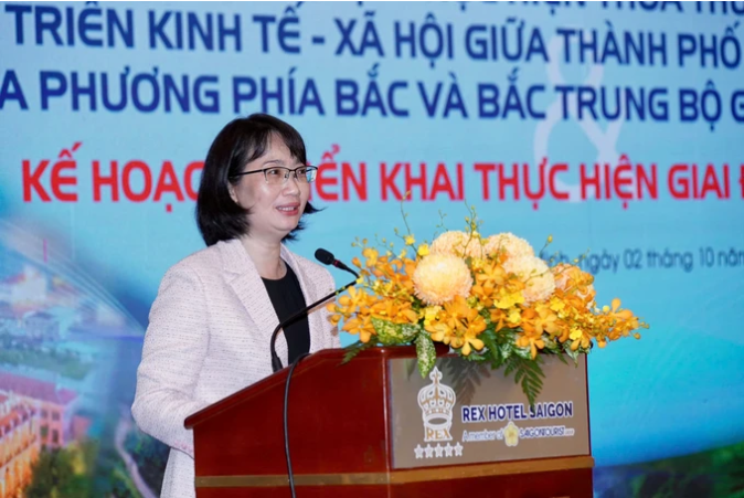 Phó Chủ tịch UBND TPHCM Trần Thị Diệu Thúy phát biểu tại hội nghị. Ảnh: HOÀNG HÙNG