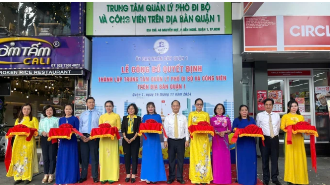 Trung tâm Quản lý Phố đi bộ và Công viên trên địa bàn quận 1 đặt trụ sở tại số 46 Nguyễn Huệ, phường Bến Nghé, quận 1