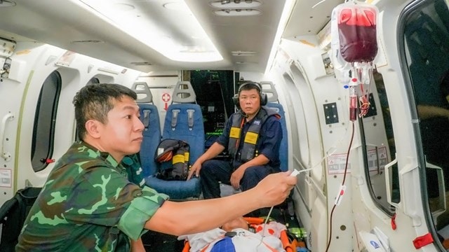 Kịp thời đưa bệnh nhân từ đảo Thổ Chu về TP.HCM cấp cứu bằng trực thăng