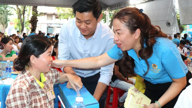 Thưởng tết sớm, tăng phúc lợi cho người lao động