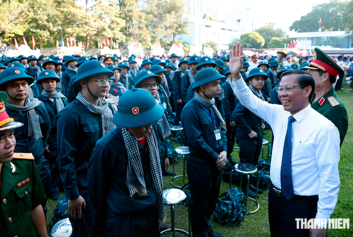 Chủ tịch UBND TP.HCM Phan Văn Mãi tiễn công dân nhập ngũ hồi tháng 2.2024