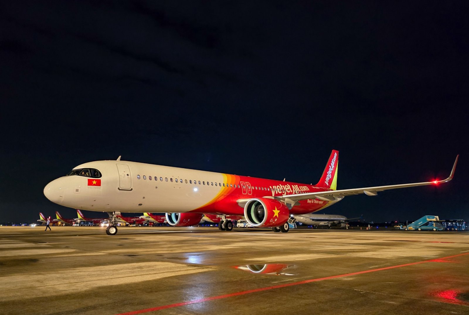 Máy bay A321neo ACF mới của Vietjet hạ cánh tại sân bay quốc tế Tân Sơn Nhất, TP HCM cuối tuần qua sau hành trình từ nhà máy Airbus tại Hamburg, Đức.  