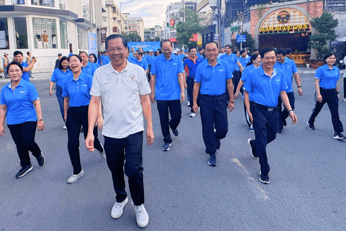 Chủ tịch UBND TP.HCM Phan Văn Mãi tham gia đi bộ đồng hành