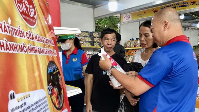 Thành phố Hồ Chí Minh đưa hàng bình ổn Tết vào khu dân cư