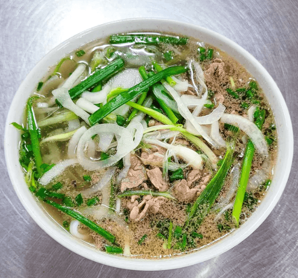 Phở bò Phú Gia trên đường Lý Chính Thắng, quận 3, TPHCM - Ảnh: Michelin