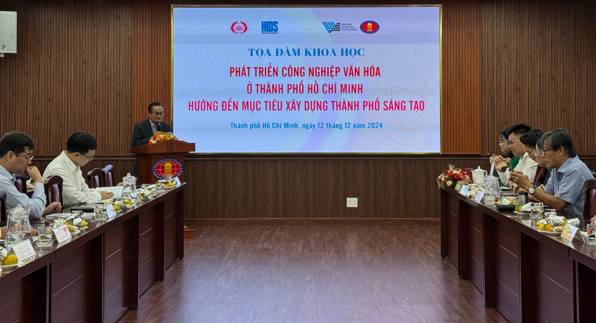 TS Trần Du Lịch phát biểu tại Tọa đàm khoa học “Phát triển công nghiệp văn hóa ở TPHCM - Hướng đến mục tiêu xây dựng Thành phố Sáng tạo”