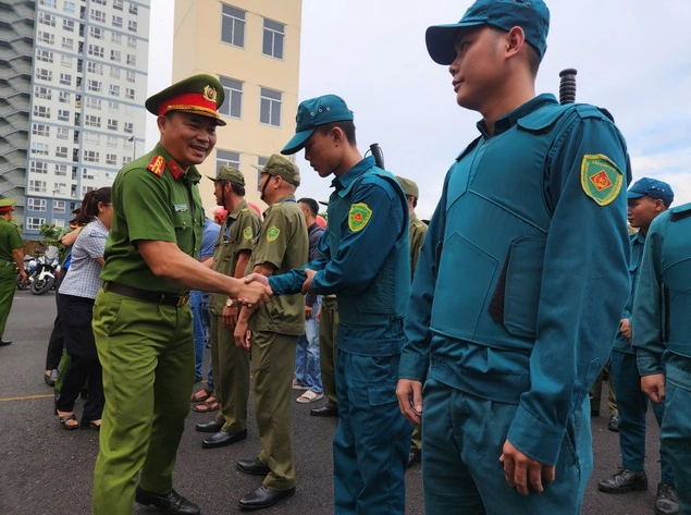 Đại tá Trần Văn Hiếu, Trưởng công an TP.Thủ Đức tại buổi lễ ra quân trấn áp tội phạm sáng 15.12