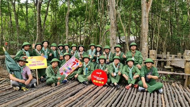 114 đoàn viên công đoàn ưu tú TP. HCM tham gia hành trình “Một ngày làm chiến sĩ”