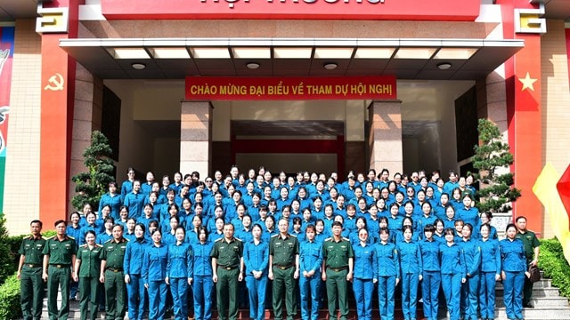 160 nữ dân quân TP.HCM tham gia huấn luyện duyệt binh lễ kỷ niệm 30-4