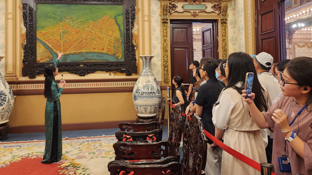 TP.HCM tạm ngưng tổ chức tour tham quan trụ sở HĐND - UBND TP