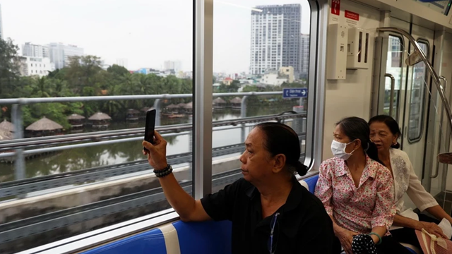 Hai tuần vận hành metro số 1 Bến Thành-Suối Tiên: Khách tăng gấp 3 lần kế hoạch