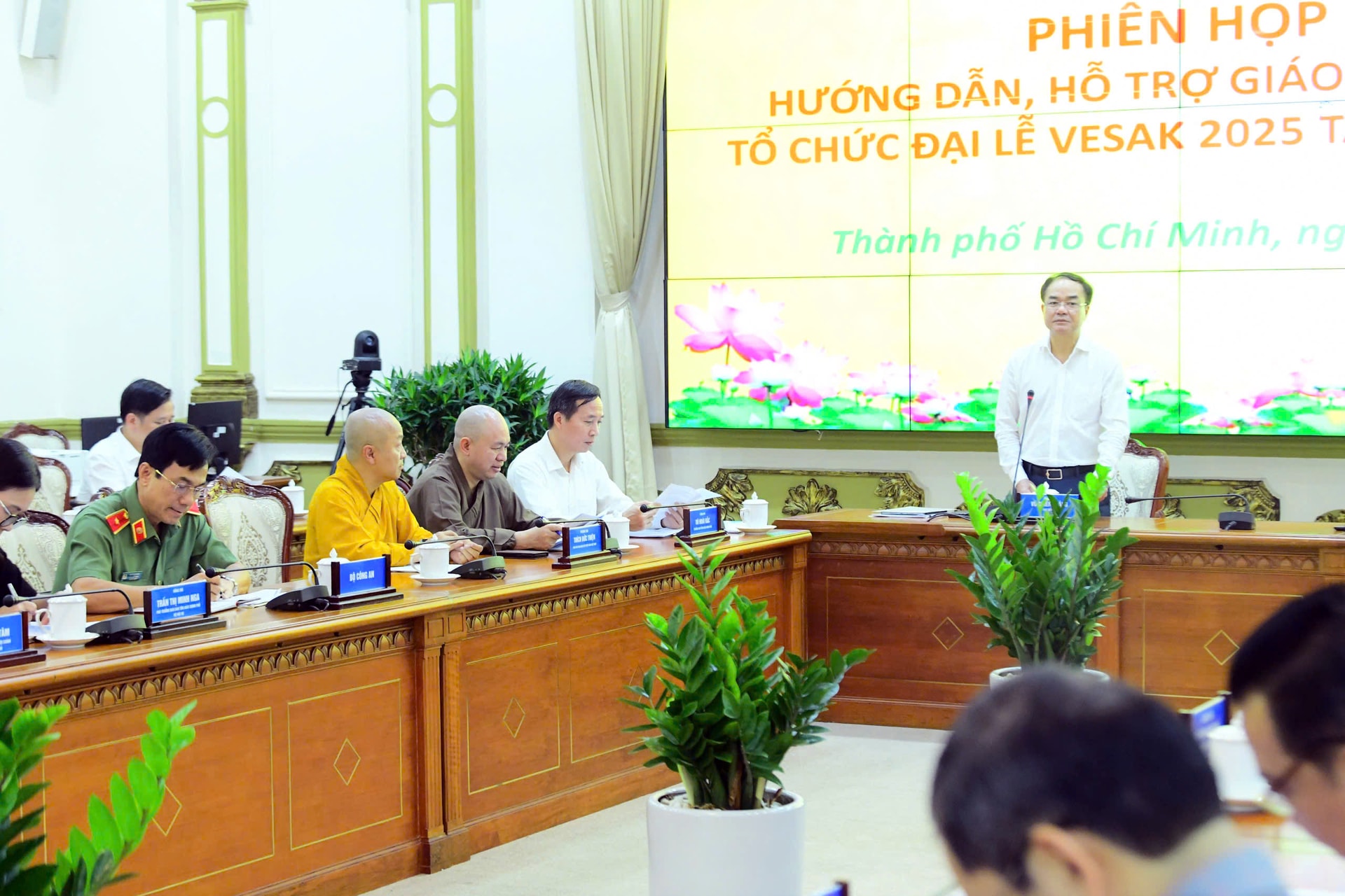 Tổ công tác liên ngành Đại lễ Vesak 2025 tổ chức phiên họp thứ nhất về hướng dẫn, hỗ trợ Giáo hội Phật giáo Việt Nam (GHPGVN) tổ chức Đại lễ Vesak 2025 tại TPHCM. Ảnh: QUANG TRÒN